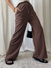 Load image into Gallery viewer, BROWN SWEATPANTS
